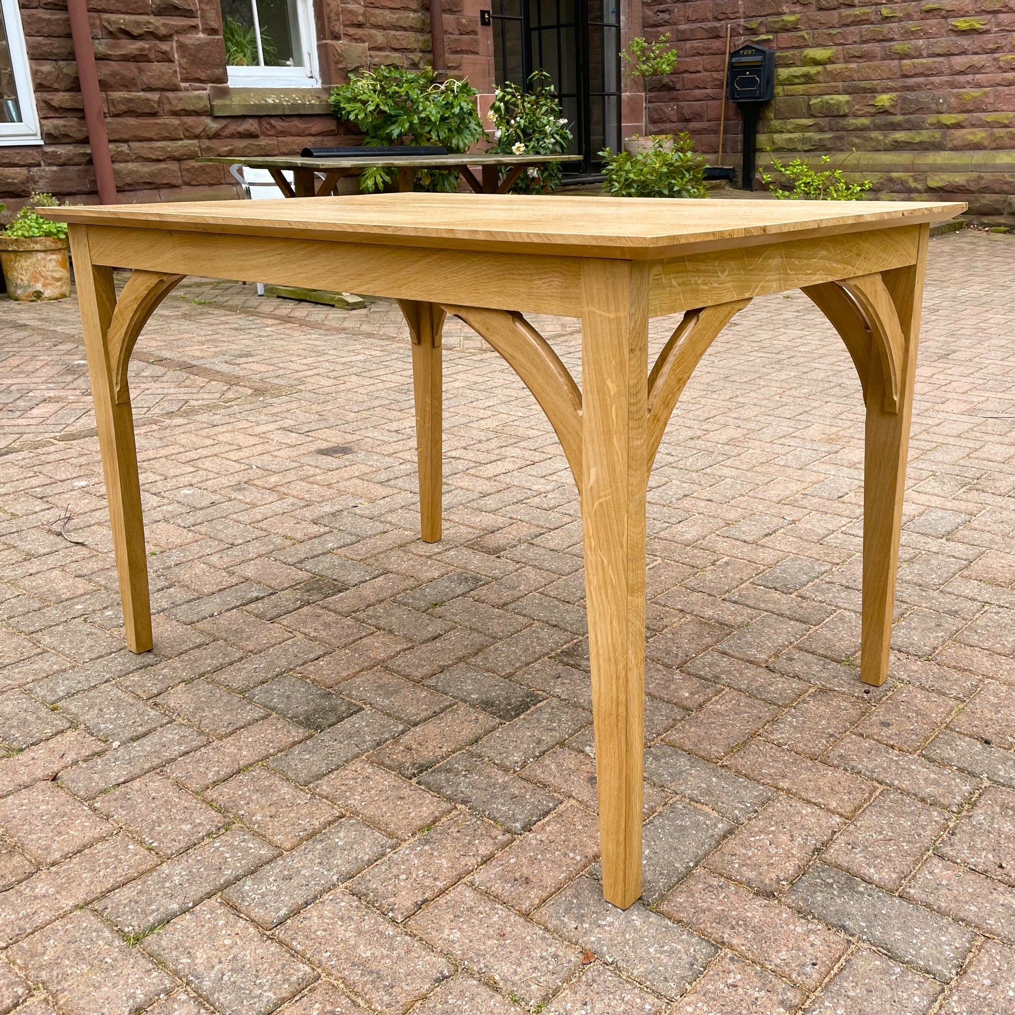 Solid oak 4 seater kitchen table – Hyphi