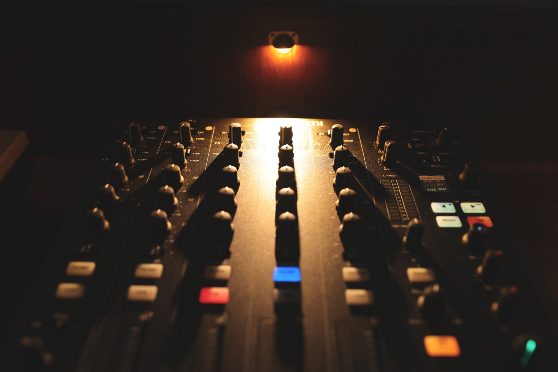 Oak DJ Booth — Handcrafted for Hi-Fi Enthusiasts & Vinyl-Loving DJs