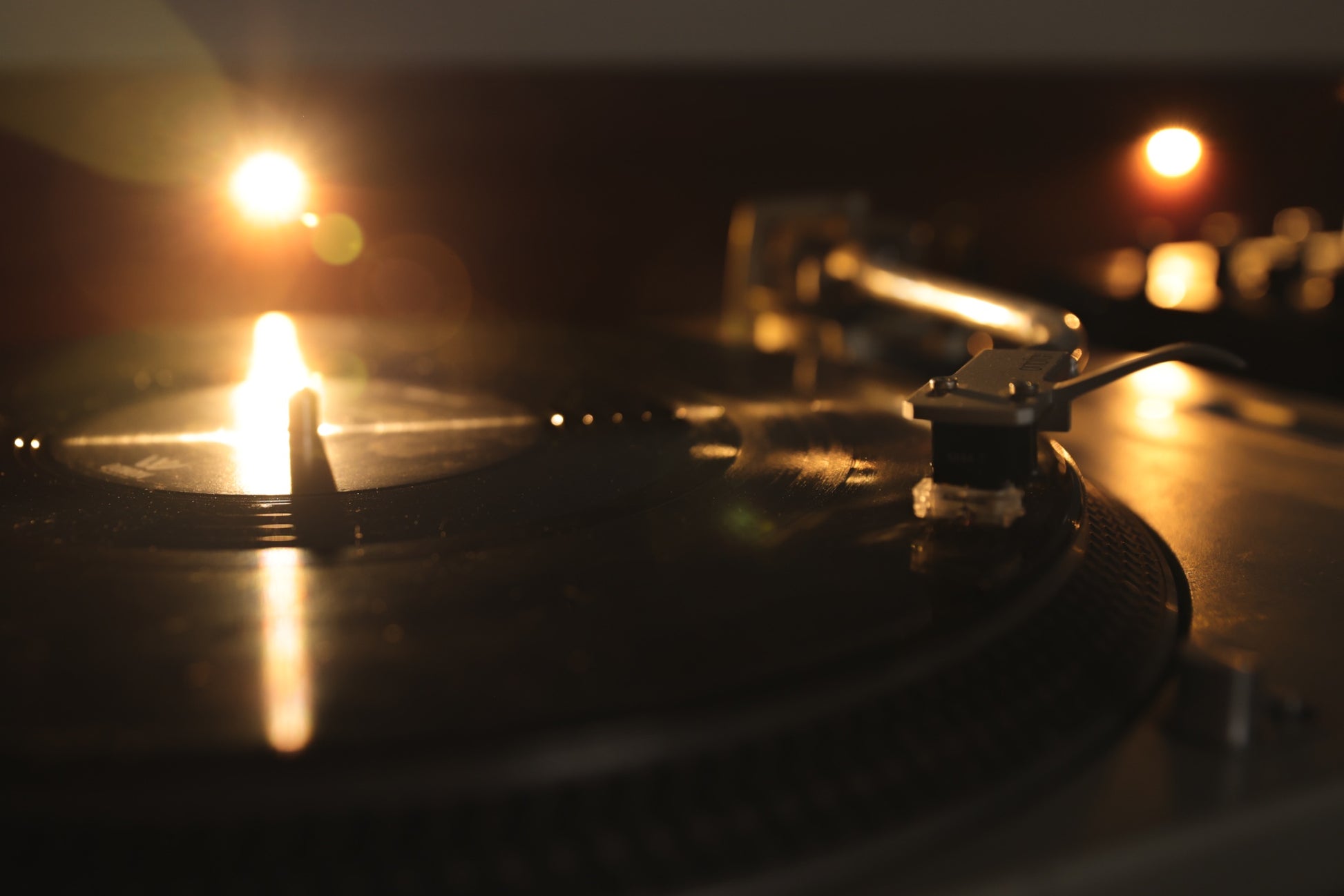 Oak DJ Booth — Handcrafted for Hi-Fi Enthusiasts & Vinyl-Loving DJs