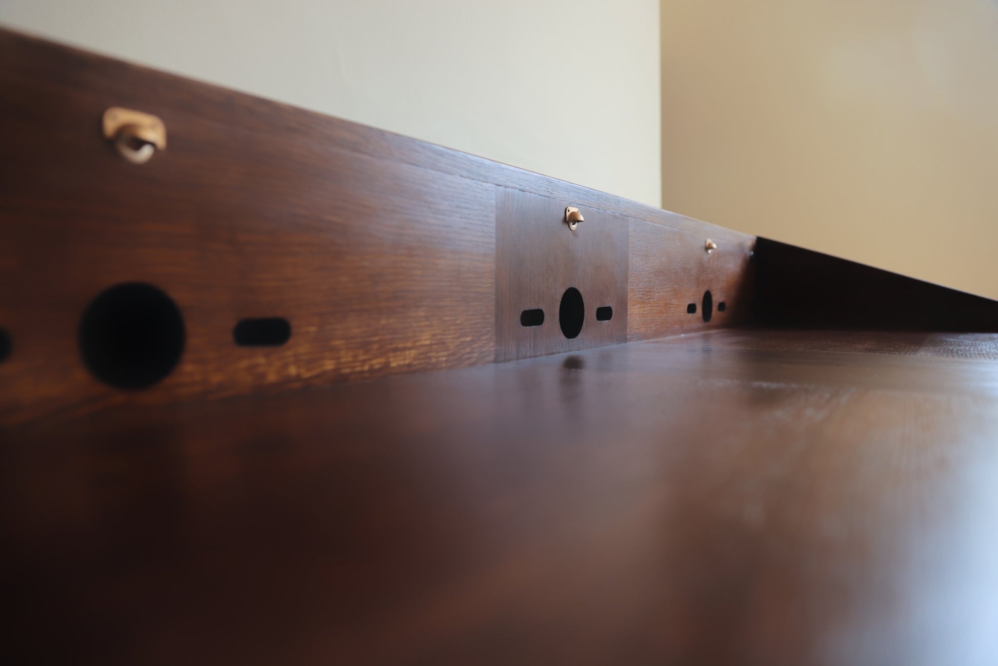 Oak DJ Booth — Handcrafted for Hi-Fi Enthusiasts & Vinyl-Loving DJs