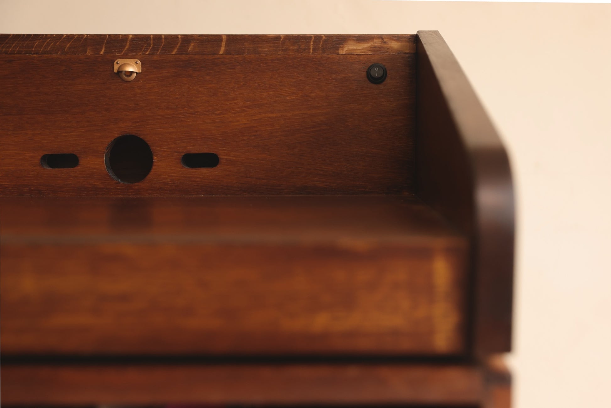 Oak DJ Booth — Handcrafted for Hi-Fi Enthusiasts & Vinyl-Loving DJs